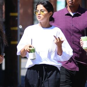 NWT 7 for all mankind white sweater shirt size M seen in Selena Gomez